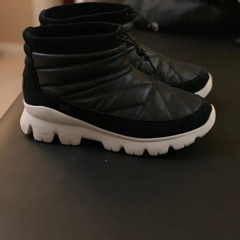 Lot of 3 boots